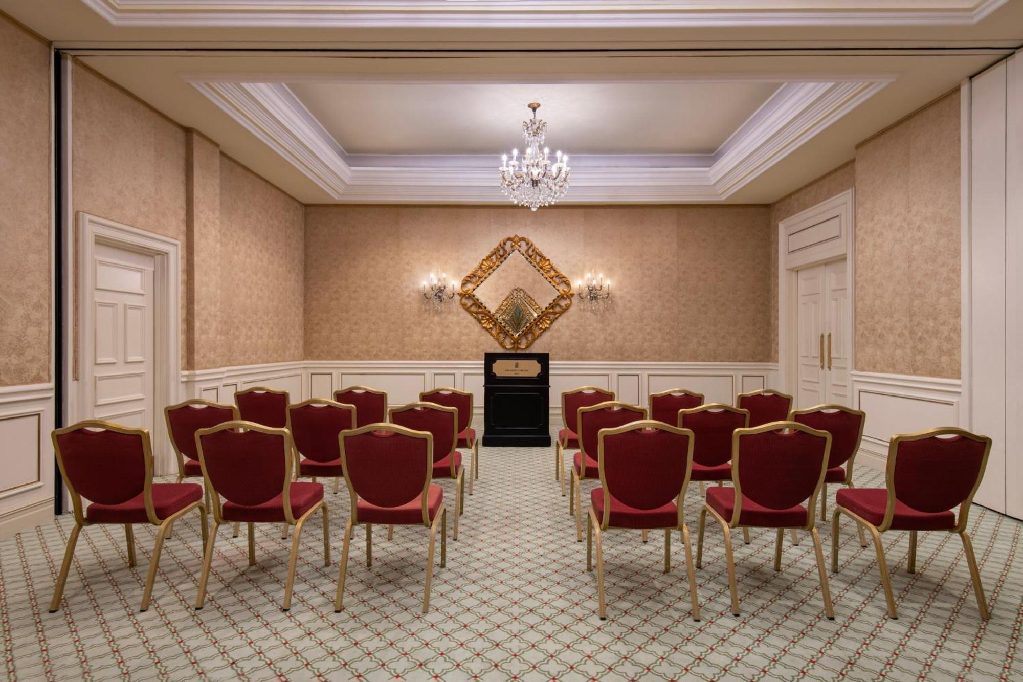 The Ritz-Carlton, Doha Hotel Exterior photo The meeting room